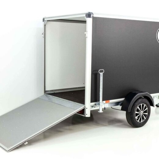 Variant Kofferanhänger Black Edition 148x258cm H:157 1,35t-Rampe