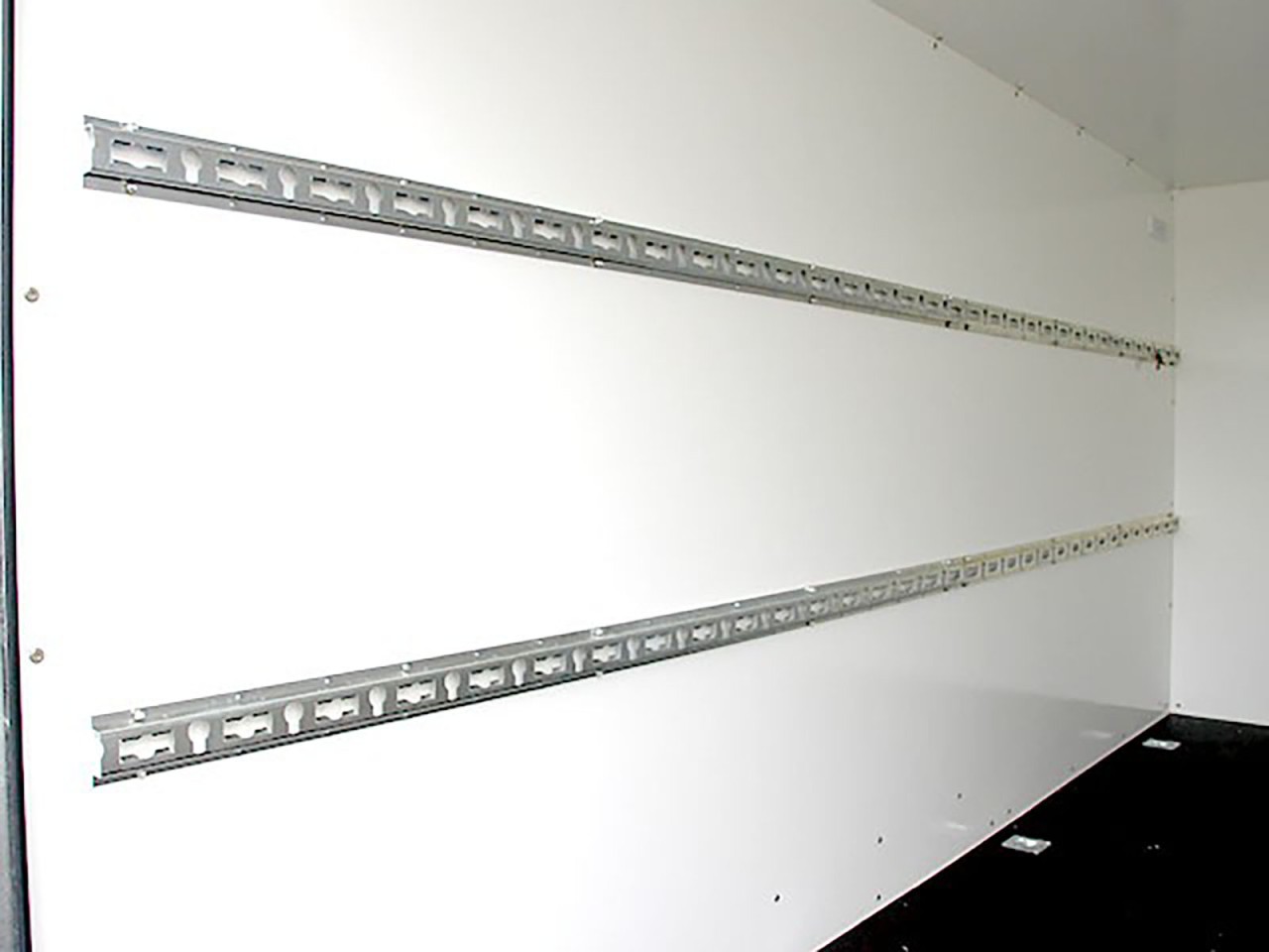 Blyss Kofferanhänger 200x400cm Höhe:190cm 2,7t, 100km/h, Rampe, SW – Bild 6