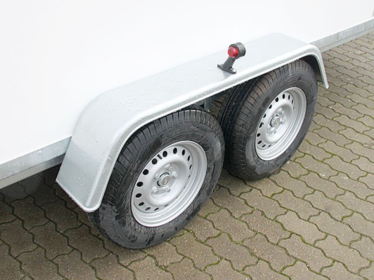 Blyss Kofferanhänger 200x400cm Höhe:190cm 2,7t, 100km/h, Rampe, SW – Bild 8