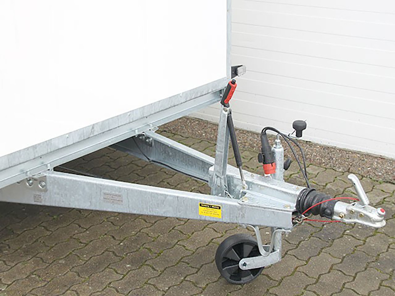 Blyss Kofferanhänger 200x400cm Höhe:190cm 2,7t, 100km/h, Rampe, SW – Bild 9
