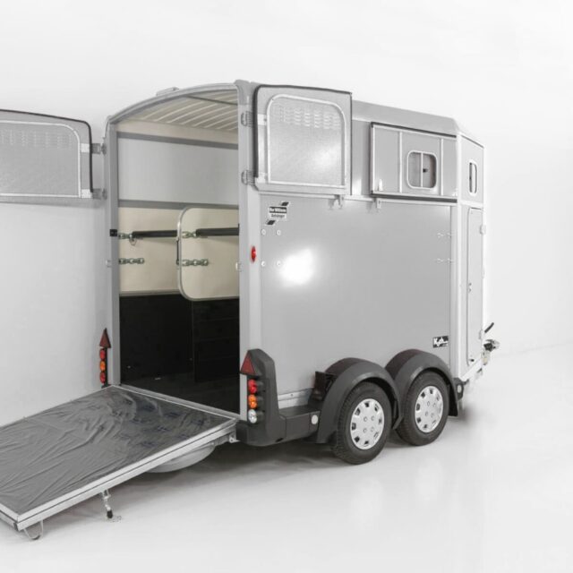 Ifor Williams Pferdeanhänger HB511-Sattelkammer-schwarz