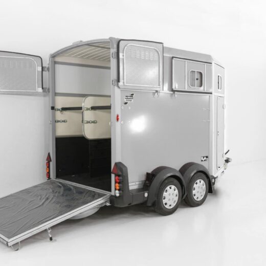 Ifor Williams Pferdeanhänger HB511-Sattelkammer-schwarz