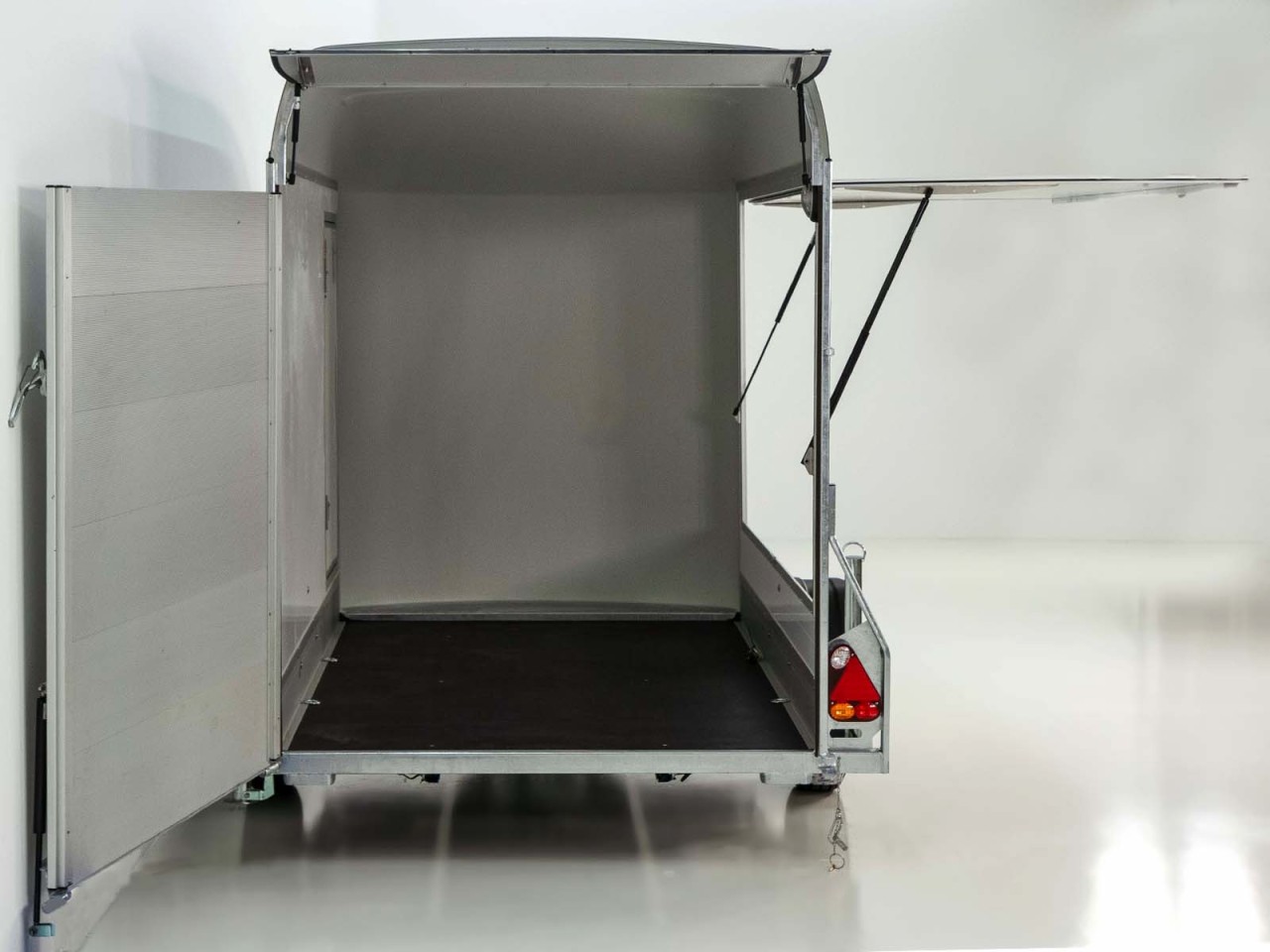 Debon Kofferanhänger C300 Sandwich 148x295cm H:190cm 1,3t, Alu, Polybug, Tür, Klappe, schwarz – Bild 6