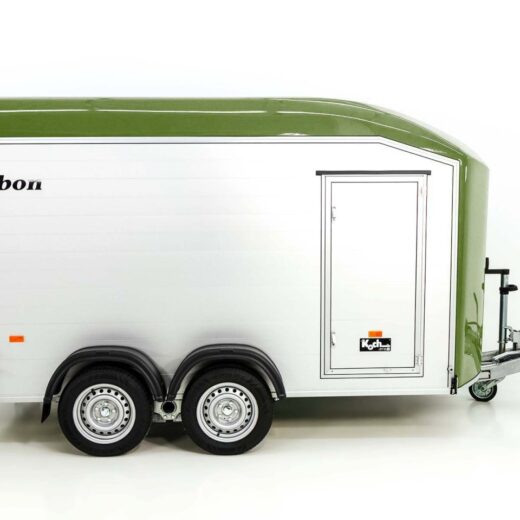 Debon Kofferanhänger Roadster C700 179×378 Höhe:201cm 2,6t, Alu, Polybug, Tür, olivgrün