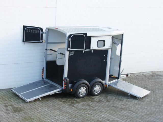 Ifor Williams Pferdeanhänger HB506-Frontausstieg-Klappenkombi-schwarz